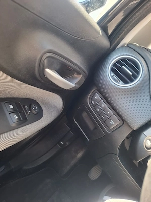 Vând Fiat punto evo an 2011motorizare1,3 disel multijet foarte fiabil și econom,ideal naveta și oras - imagine 2