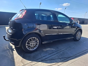 Vând Fiat punto evo an 2011motorizare1,3 disel multijet foarte fiabil și econom,ideal naveta și oras - imagine 9