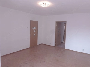 Vand apartament 2 camere semidecomandat zona Centrala Filiasi 60mp - imagine 4