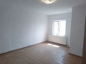 Vand apartament 2 camere semidecomandat zona Centrala Filiasi 60mp