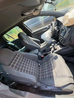Vand sau schimb Golf 5 GTI,2000 benzina,270 CP,an 2005 - imagine 5