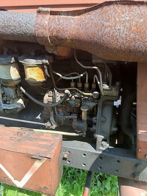 vând tractor u650 si remorcă de 5 t