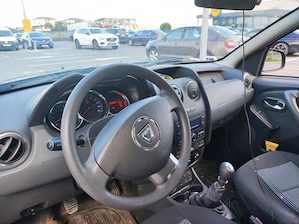 Dacia Duster 1.6 4x4 Benzina - imagine 8