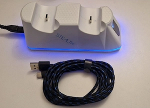 Vând Stație dublă de încărcare controllere PlayStation 5 (Stealth)