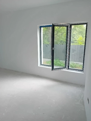 Vînd apartament 1300E m  zonă foarte liniștită  aproape de centrul istoric al orașului  - imagine 4