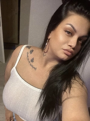 Bună nouă în oraș Partty girl.