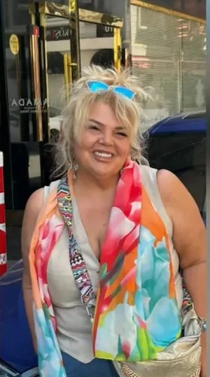 Corina  matura ofer companie, masaj mici fantezii Domnilor 