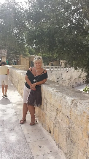Corina  48 +  !! Ofer companie, masaj mici fantezii Domnilor 