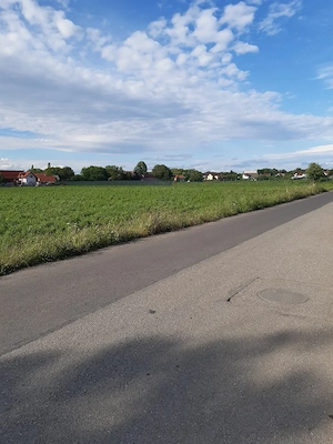 Vand teren intravilan construibil utilitati drum asfaltat pozitionare buna central  Lunca Calnicului