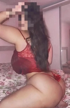 Bruneta cu fundul mare