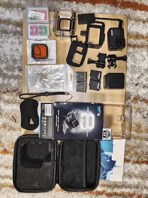 GoPro Hero 8 Black cu adaptor microfon acumulatori cutie originala