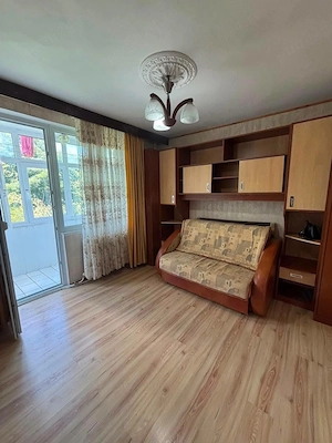 De vanzare apartament cu 2 camere și balcon, etajul 3, zona Scolii nr.11 Pret 47.000euro