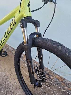 Vând bicicleta Specialized Rockhopper 