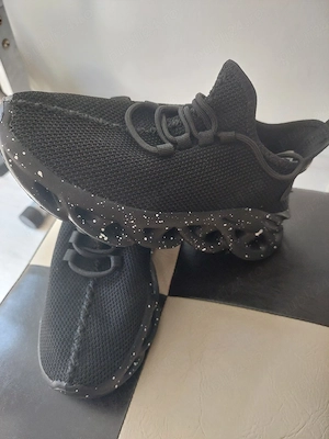 Adidașii Unisex Noi Nr 38 foarte ușori talpa Spumă