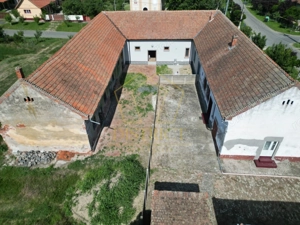 Casa cu istorie in Petrovaselo - imagine 20