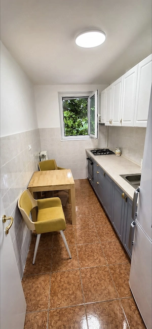Vand apartament cu 2 camere la Victoriei - imagine 3