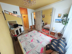 Vand garsonieră in Hunedoara, zona Teatru, etaj 2, 20mp. Pret 21000 EUR