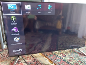 Vând smart tv led Horizon, diagonala 122 cm, model 48HL910U. 