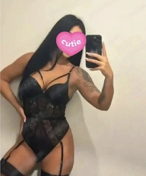 18 ani jumate doar azi mai sunt  la tine fac și party poze reale 