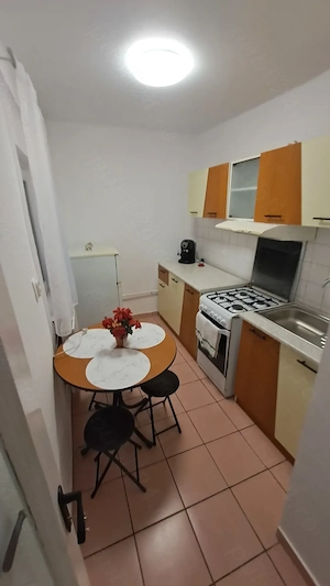 Inchiriez apartament 1 camera decomandat, 32 mp + balcon, Complexul Studentesc - imagine 3