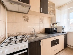 Proprietar, Vând apartament 4 camere zona Dacia. 