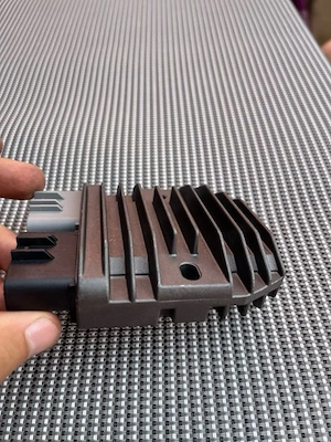 Releu de Încărcare / Regulator Tensiune MOSFET Heavy-Duty (Mufă Gri 3 Pini + Mufă Neagră 2 Pini) - imagine 3