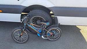 Vând bicicletă KTM roți de 16 , ideală pentru copii de 4 6 ani.