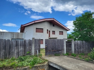 Casa si teren in Targu Ocna Bacau