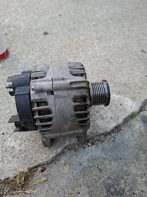 vând alternator renault megane 3 1 2 tce