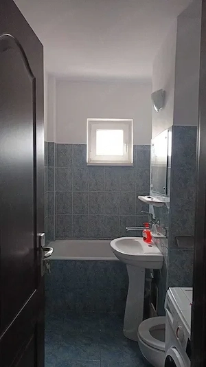Proprietar inchiriez apartament 2 camere zona centrala Petrodava - imagine 2