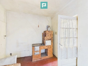 Casa în Cuvin la poalele dealului - imagine 12