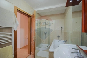 Casă / Vilă cu 5 camere de vânzare, în Sânmartin - imagine 3