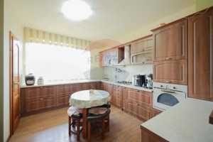 Casă / Vilă cu 5 camere de vânzare, în Sânmartin - imagine 4