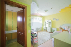 Casă / Vilă cu 5 camere de vânzare, în Sânmartin - imagine 10