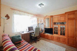 Casă / Vilă cu 5 camere de vânzare, în Sânmartin - imagine 12