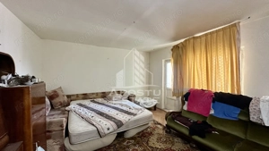 Apartament cu 3 camere, decomandat, etaj intermediar, Aradului