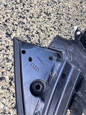 Ramă ușă stanga față Audi A3 an 2007 - imagine 3