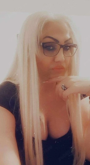 apetisanta sexy cu servicii de calitate masaj si alte fantezii)