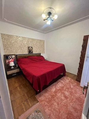 De vanzare apartament cu 3 camere, etajul 1, balcon, mobilat și utilat 49900euro