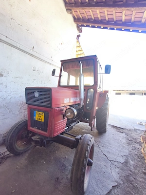 Tractor UTB 445 cu remorca si alte utilaje