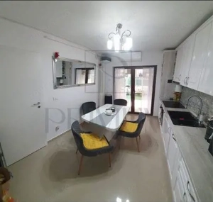 FREIDORF, APARTAMENT LA PARTER IN CASE INSIRUITE, 3 CAMERE SI CENTRALA PROPIE - imagine 2
