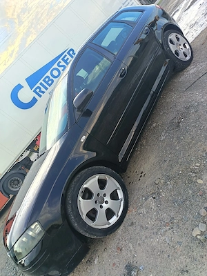 Vând audi  A 3.  An fabricație 19 06 2007 Motor 2000disel preț 2.800 euro.Numere roși nu sunt scoase - imagine 6