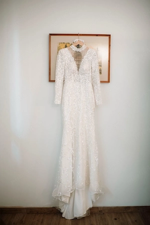 Rochie de mireasă elegantă tip sirenă, stare impecabilă, curățată profesional