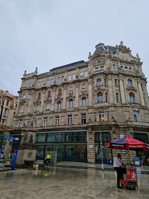 Tanar caut de munca in Bucuresti