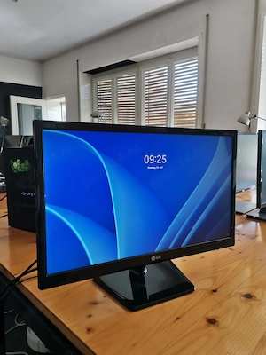Vand 7 monitoare Dell si LG