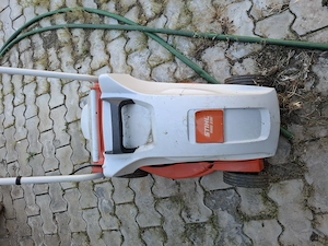 Mașină de tuns iarba ȘTIL defectă
