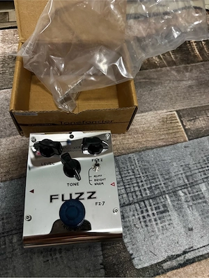 Pedala chitara Fuzz. 