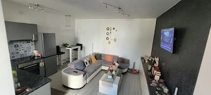 Închiriez apartament la casă în zona ultracentrală.