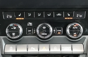 Skoda Karoq 2.0 TDI 4X4 DSG Style - imagine 16