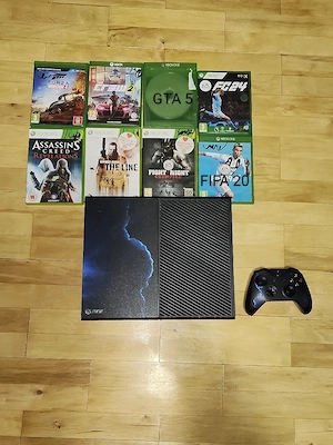  Vând Xbox one cu manetă plus 5 jocuri de Xbox one și 3 de Xbox 360